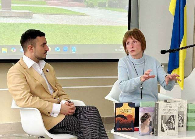 Жваве обговорення перекладацьких викликів із перекладачкою Іриною Бондаренко